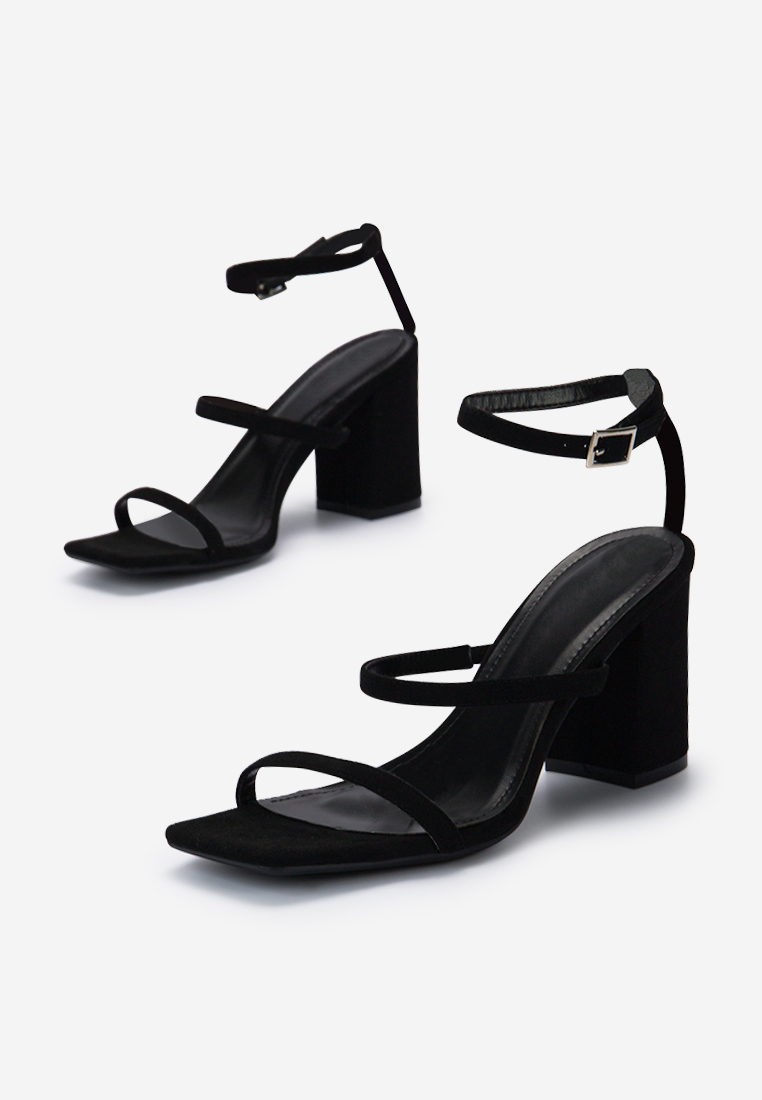 Сандали на ток Laresa черен