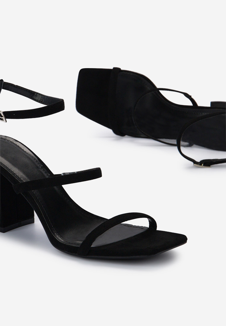 Сандали на ток Laresa черен