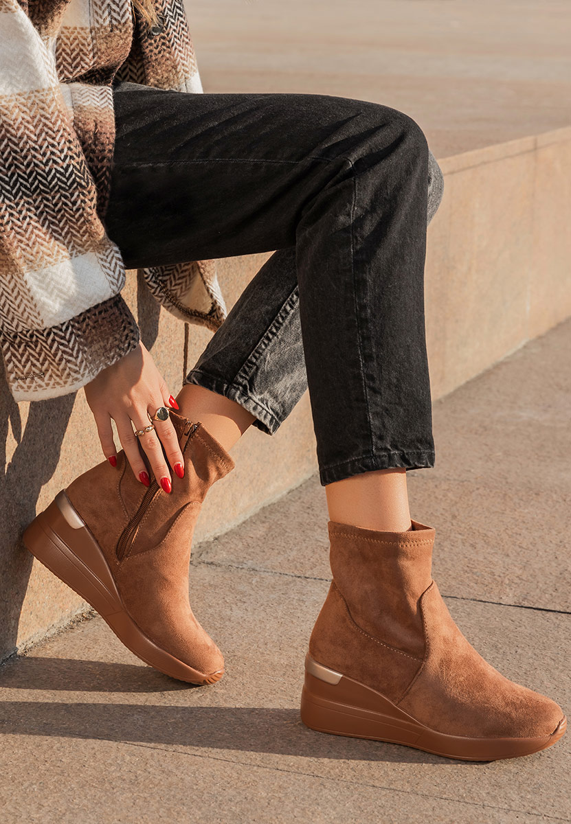 Cникърси на платформа камел Torino