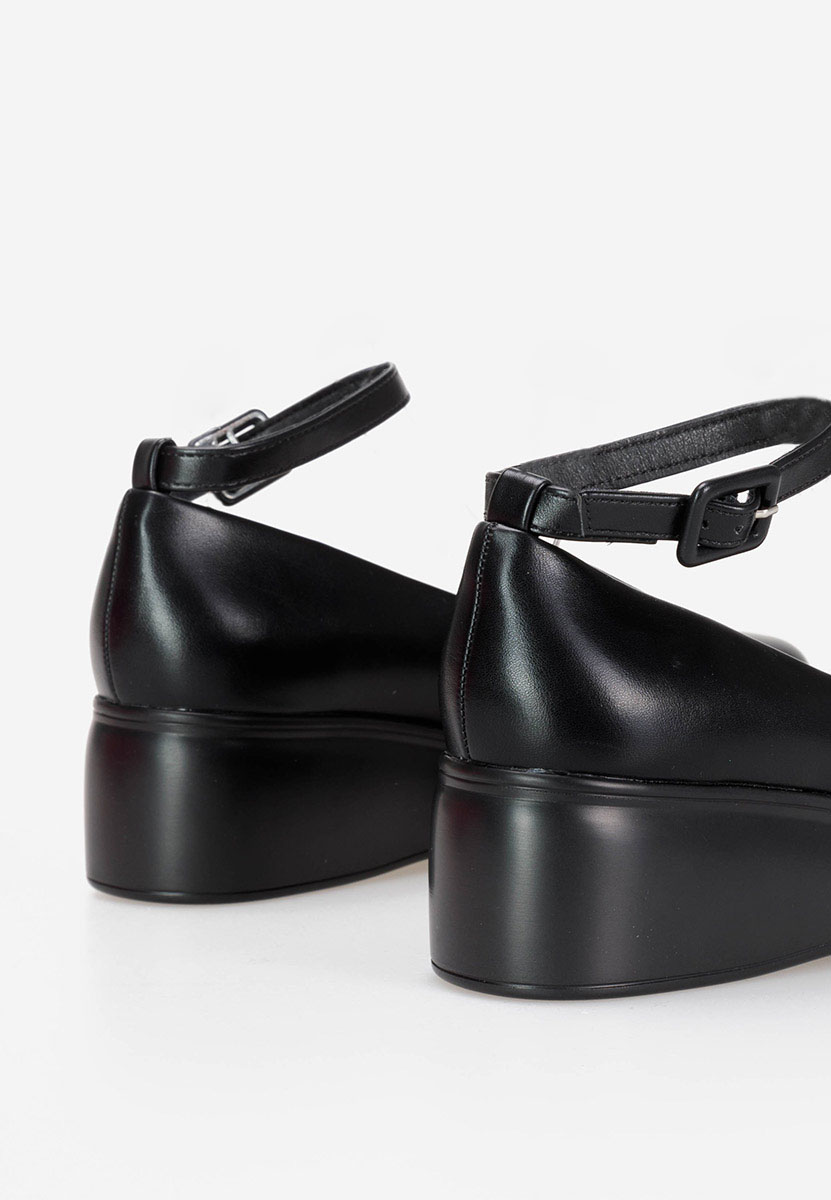 Обувки на платформа Evelyne черни