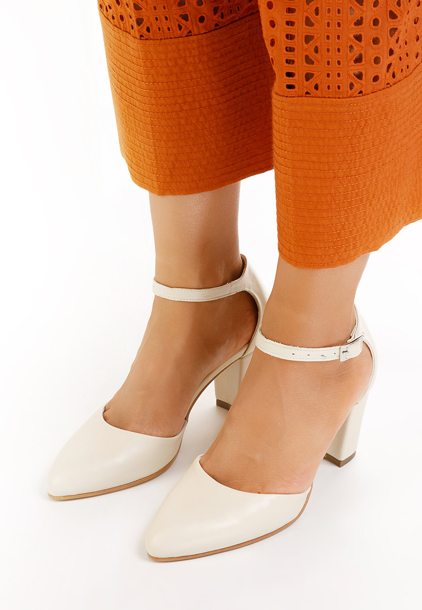 Кожени обувки Praia бежов