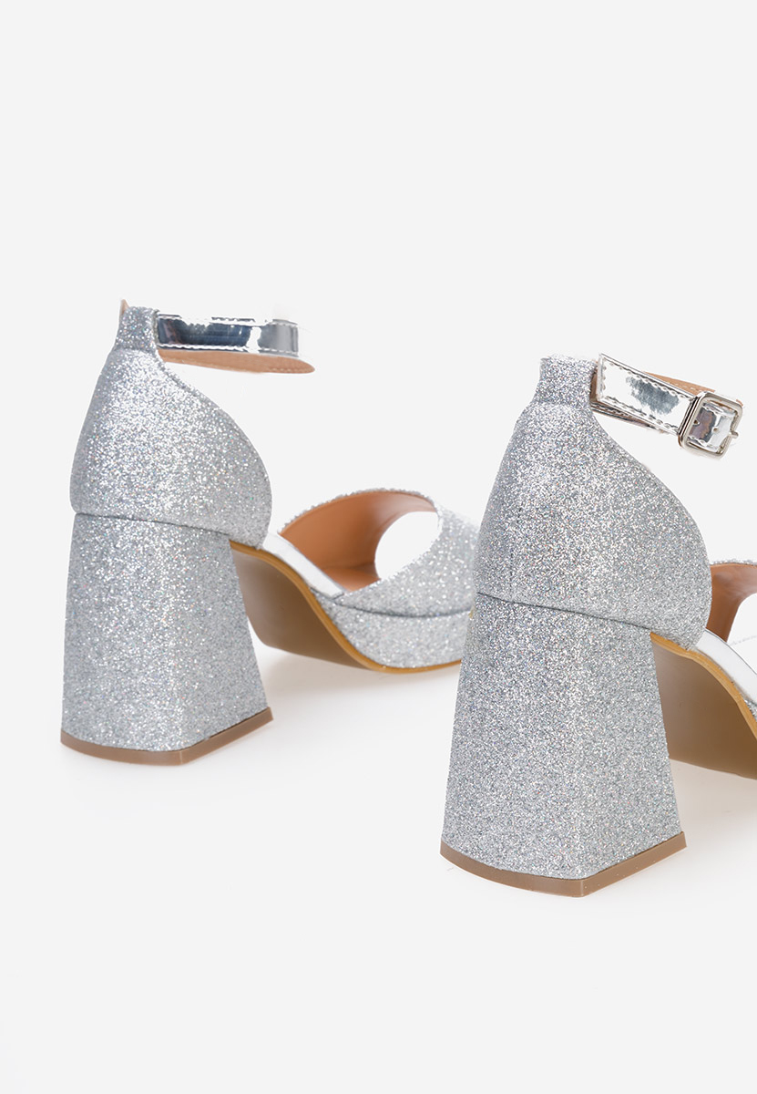 Елегантни сандали сив Roda