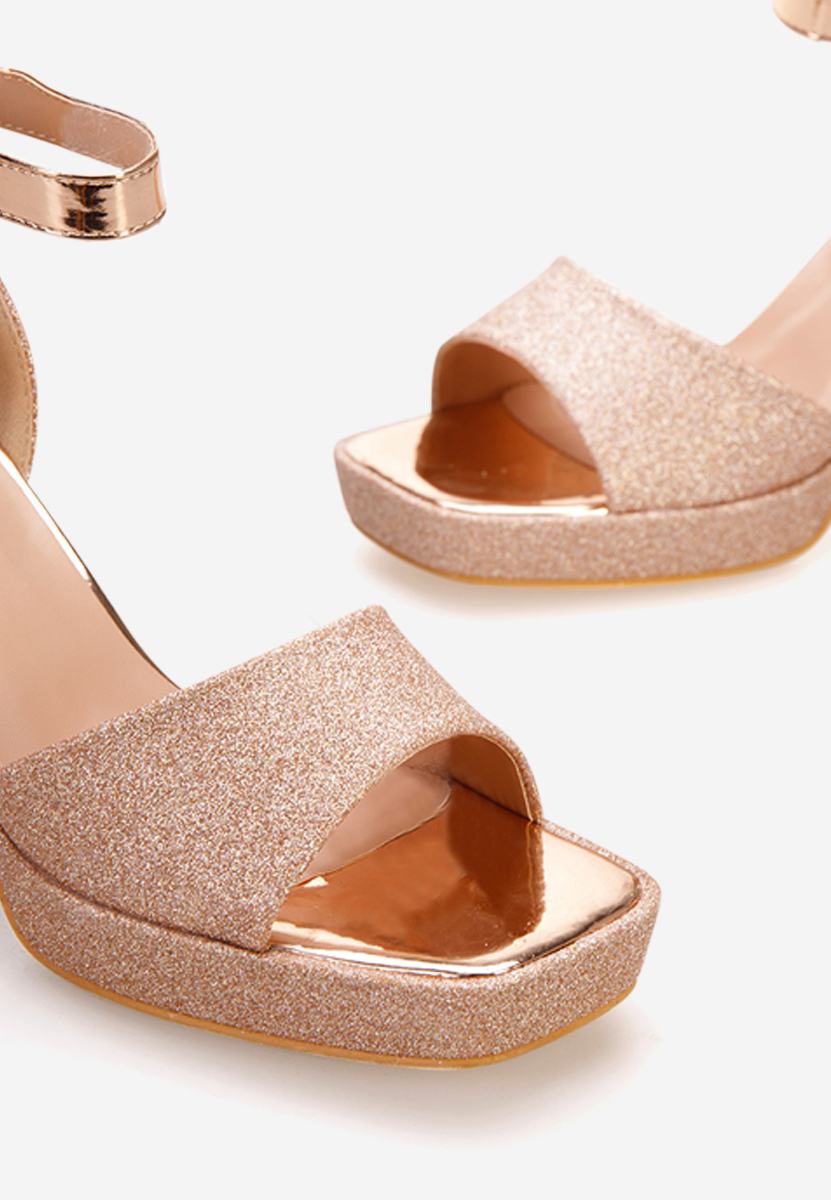 Елегантни сандали шампанско Roda