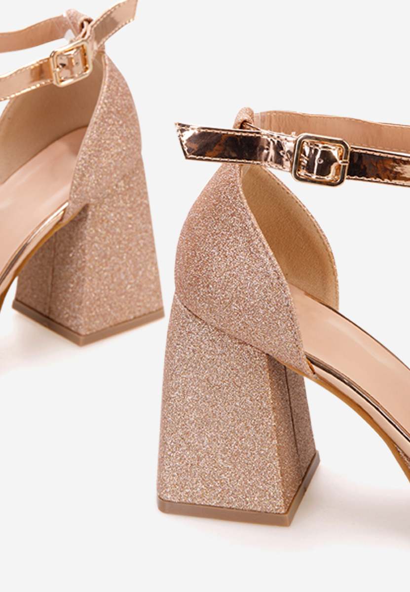 Елегантни сандали шампанско Roda