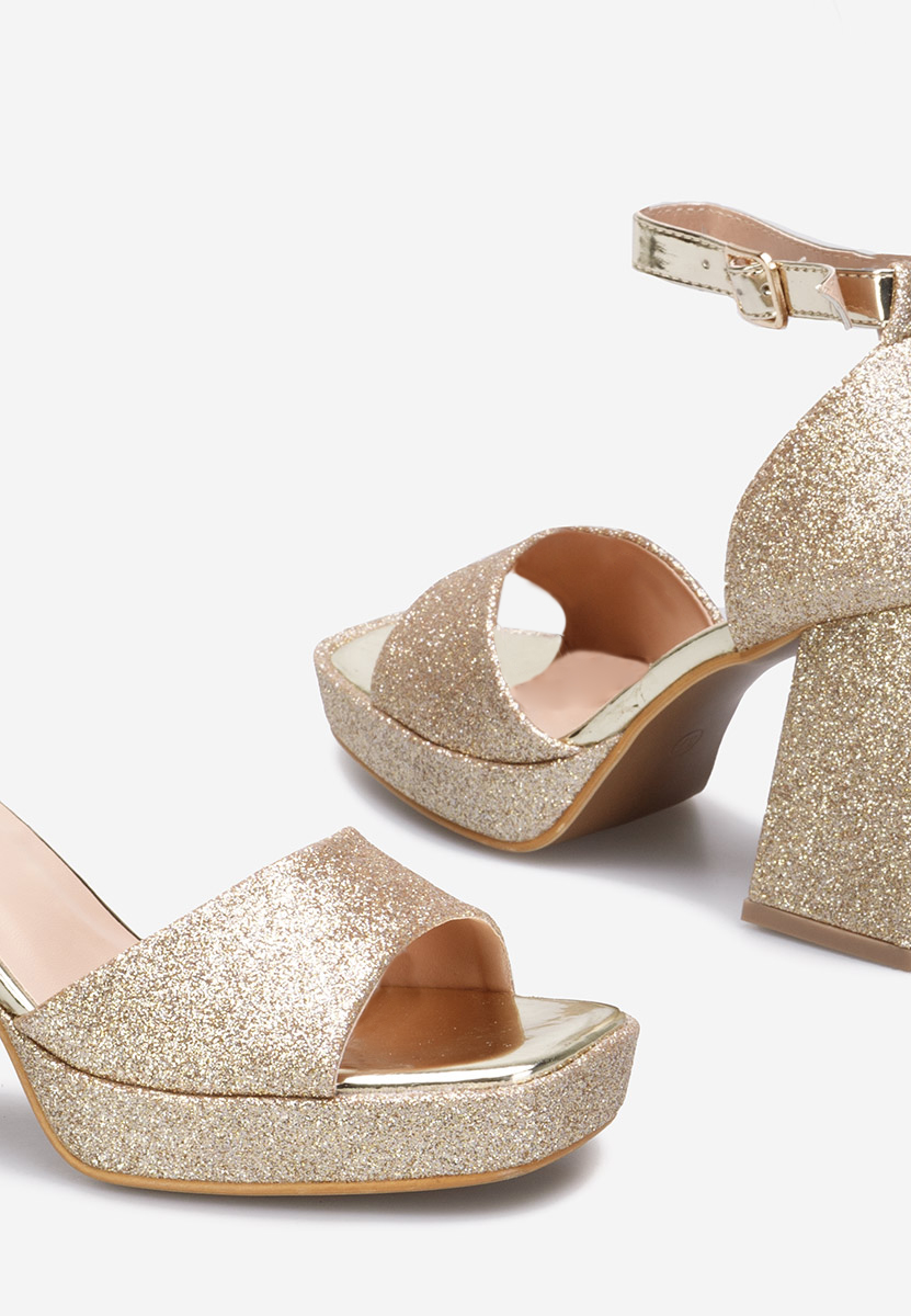 Елегантни сандали Roda златен