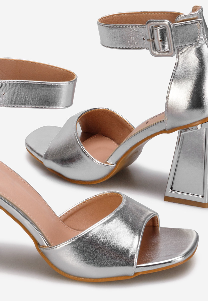 Елегантни сандали Trisa сив