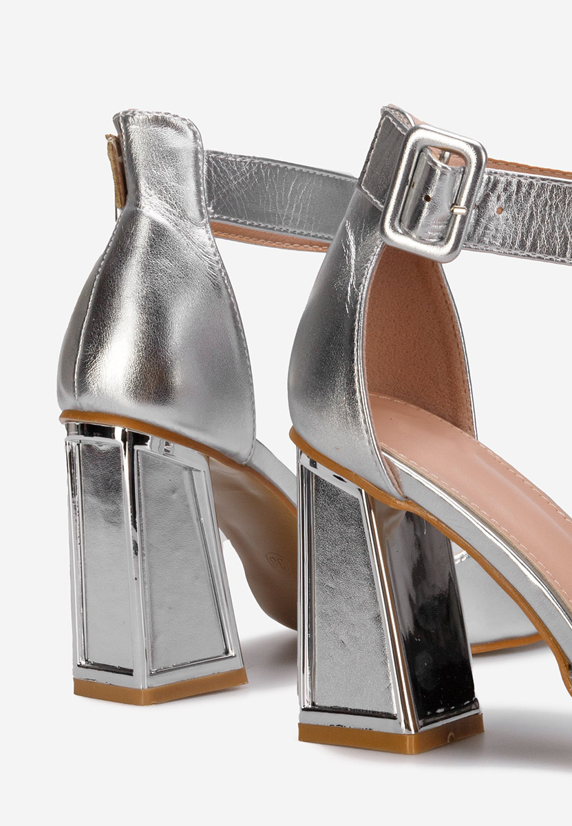 Елегантни сандали Trisa сив