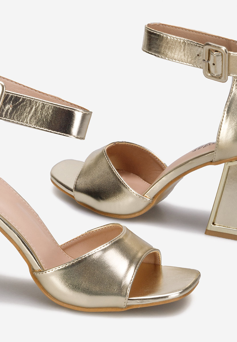 Елегантни сандали Trisa златен