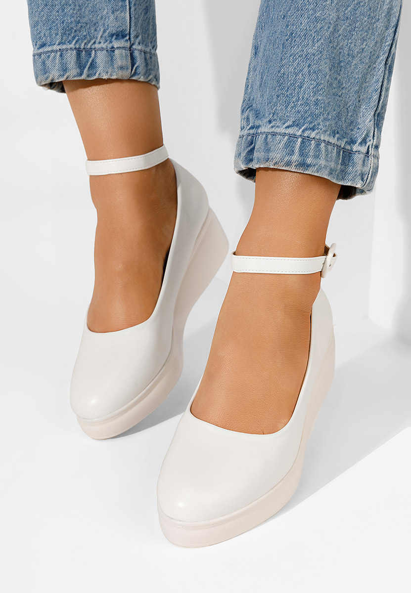 Обувки на платформа Evelyne бели