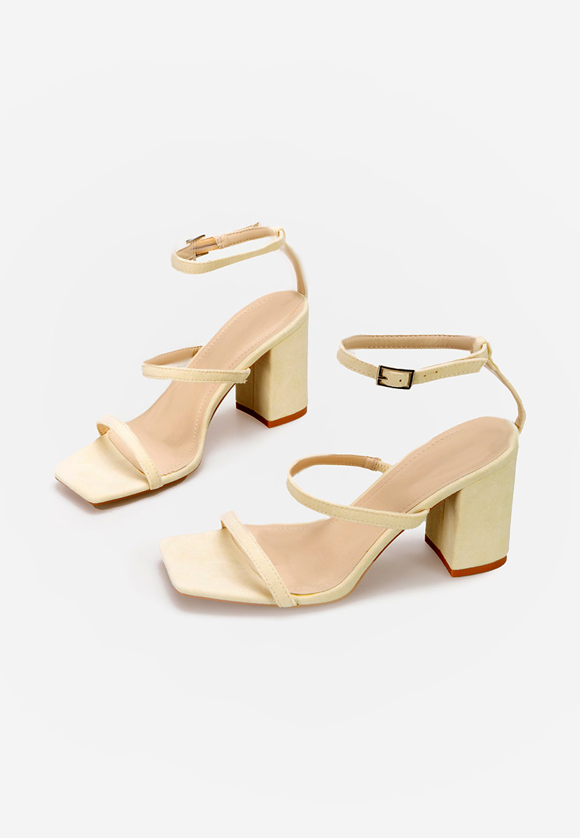 Сандали на ток Laresa жълт