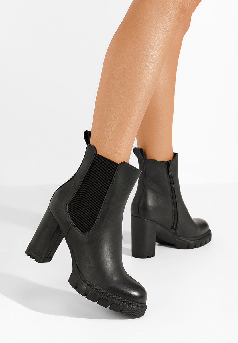Боти на дебел ток Veloria черен
