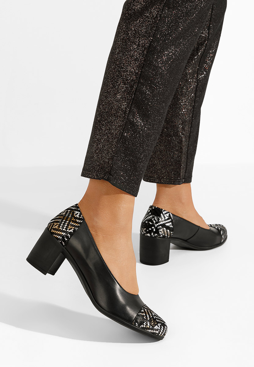 Oбувки с дебел ток Judy V7 черни