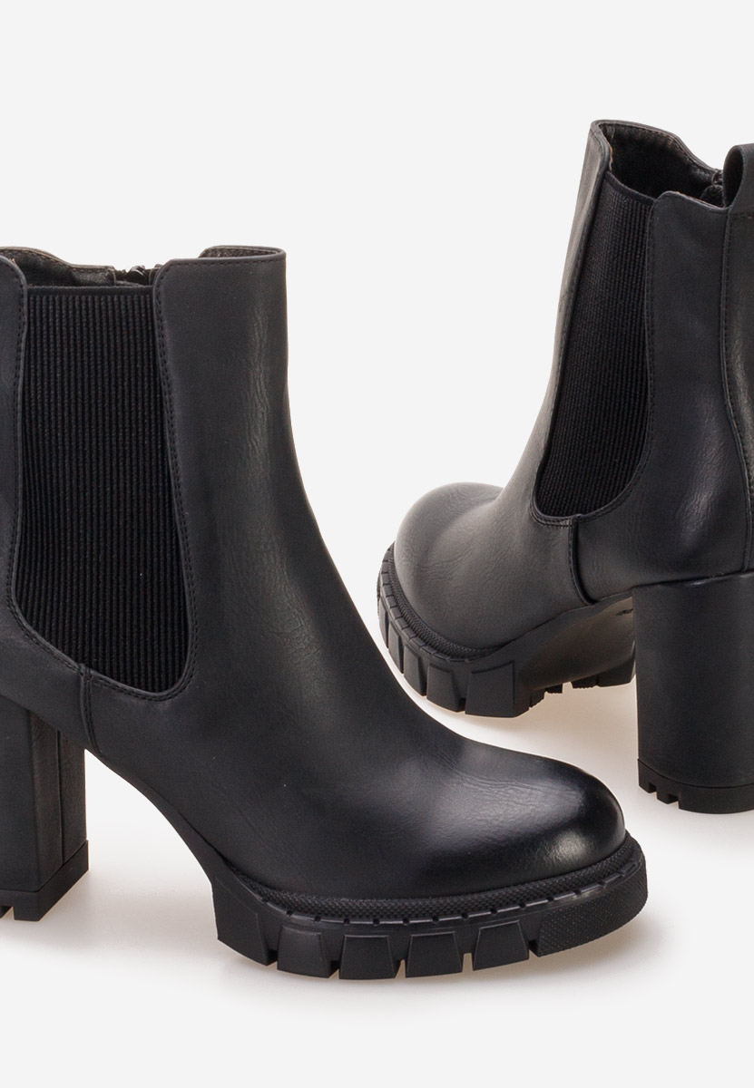 Боти на дебел ток Veloria черен