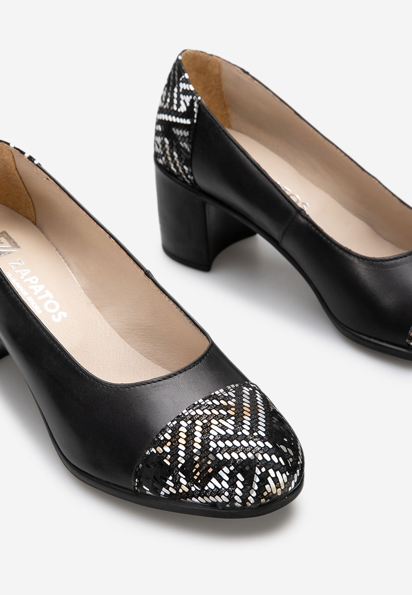 Oбувки с дебел ток Judy V7 черни