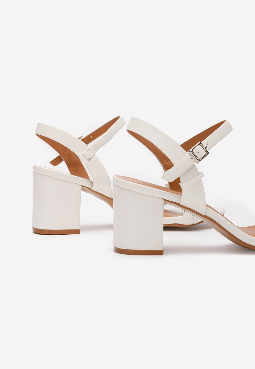 Сандали на ток Brillya бели