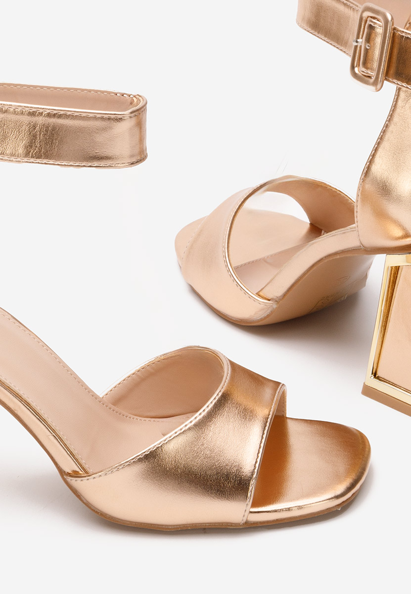 Елегантни сандали Trisa шампанско