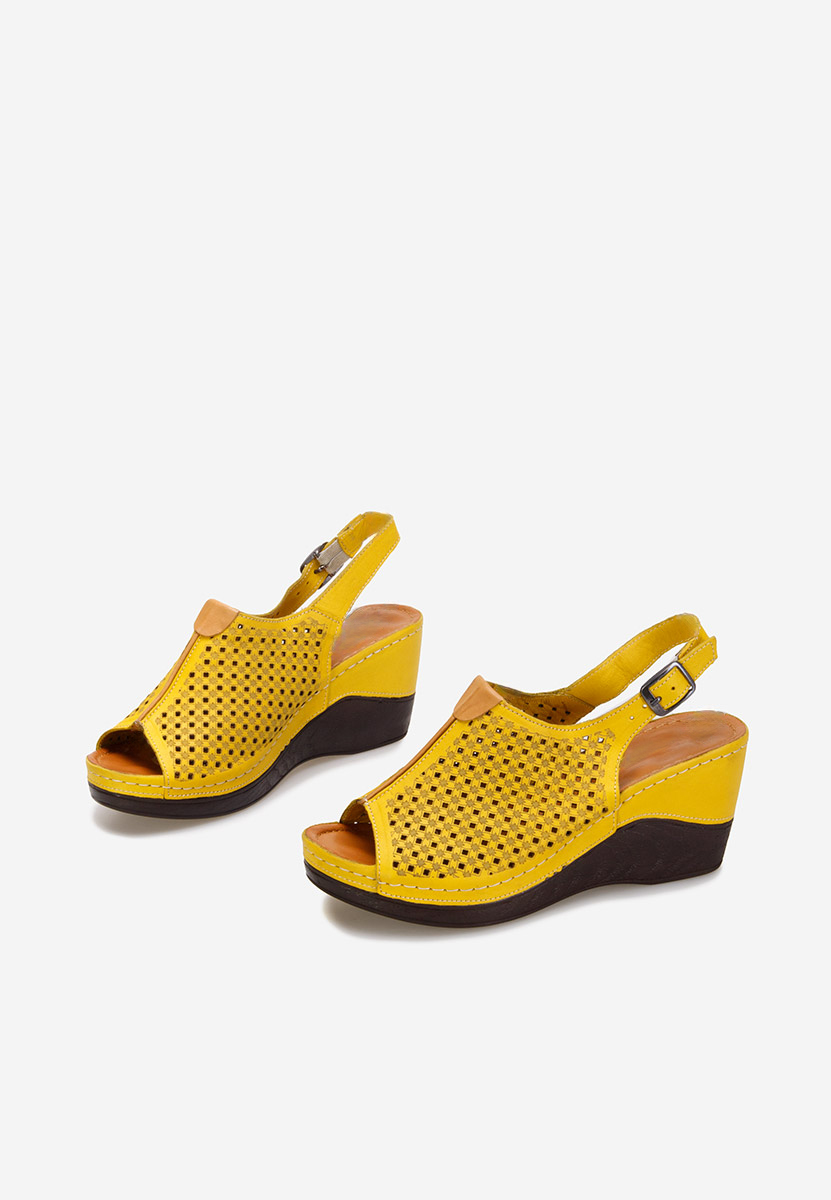 Сандали на платформа Paola жълт