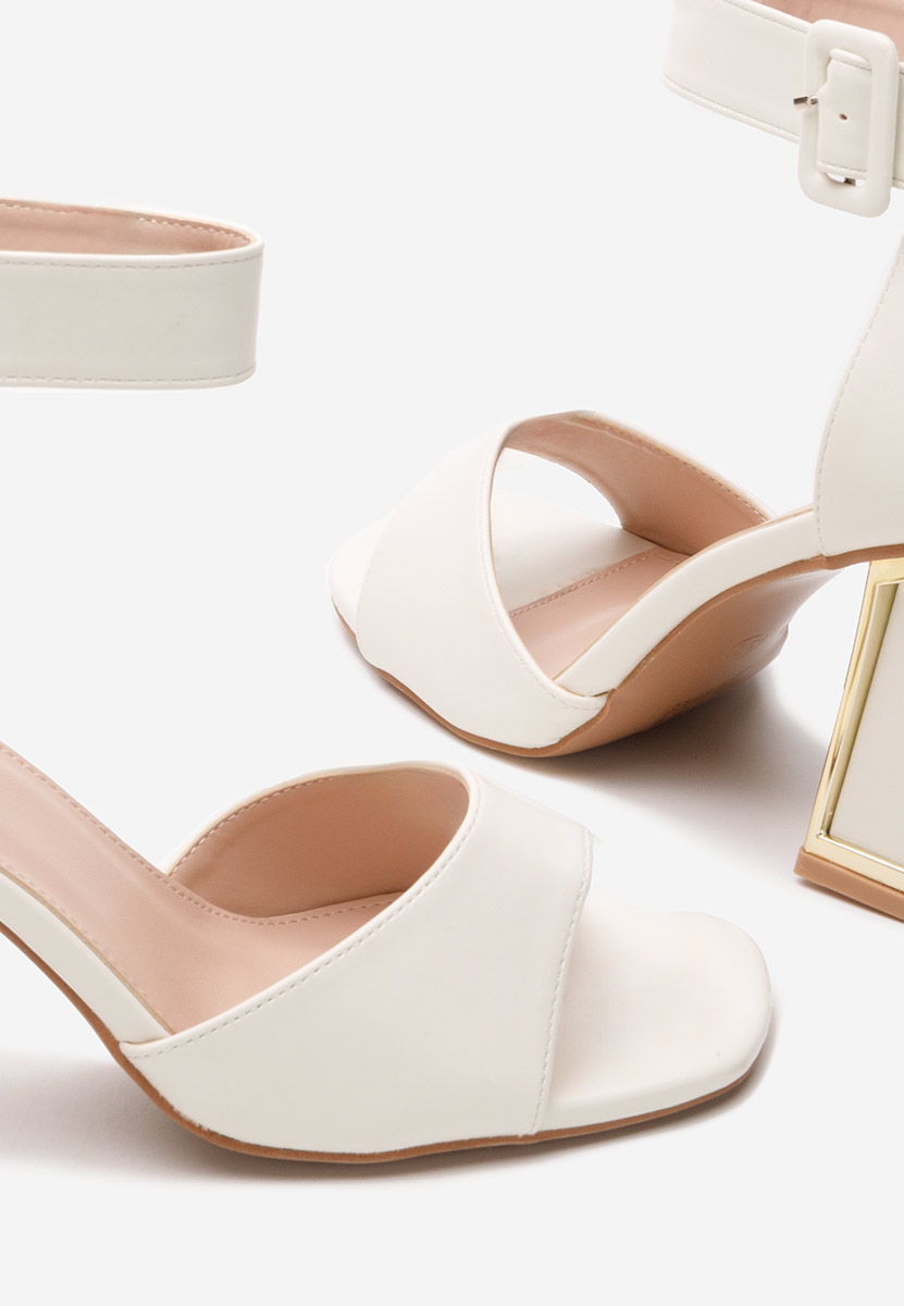 Сандали на ток Trisa бежов