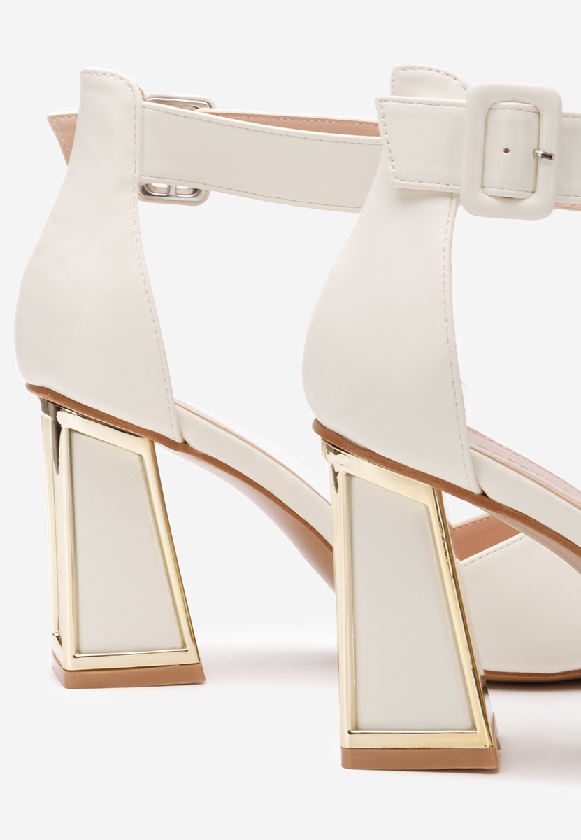 Сандали на ток Trisa бежов