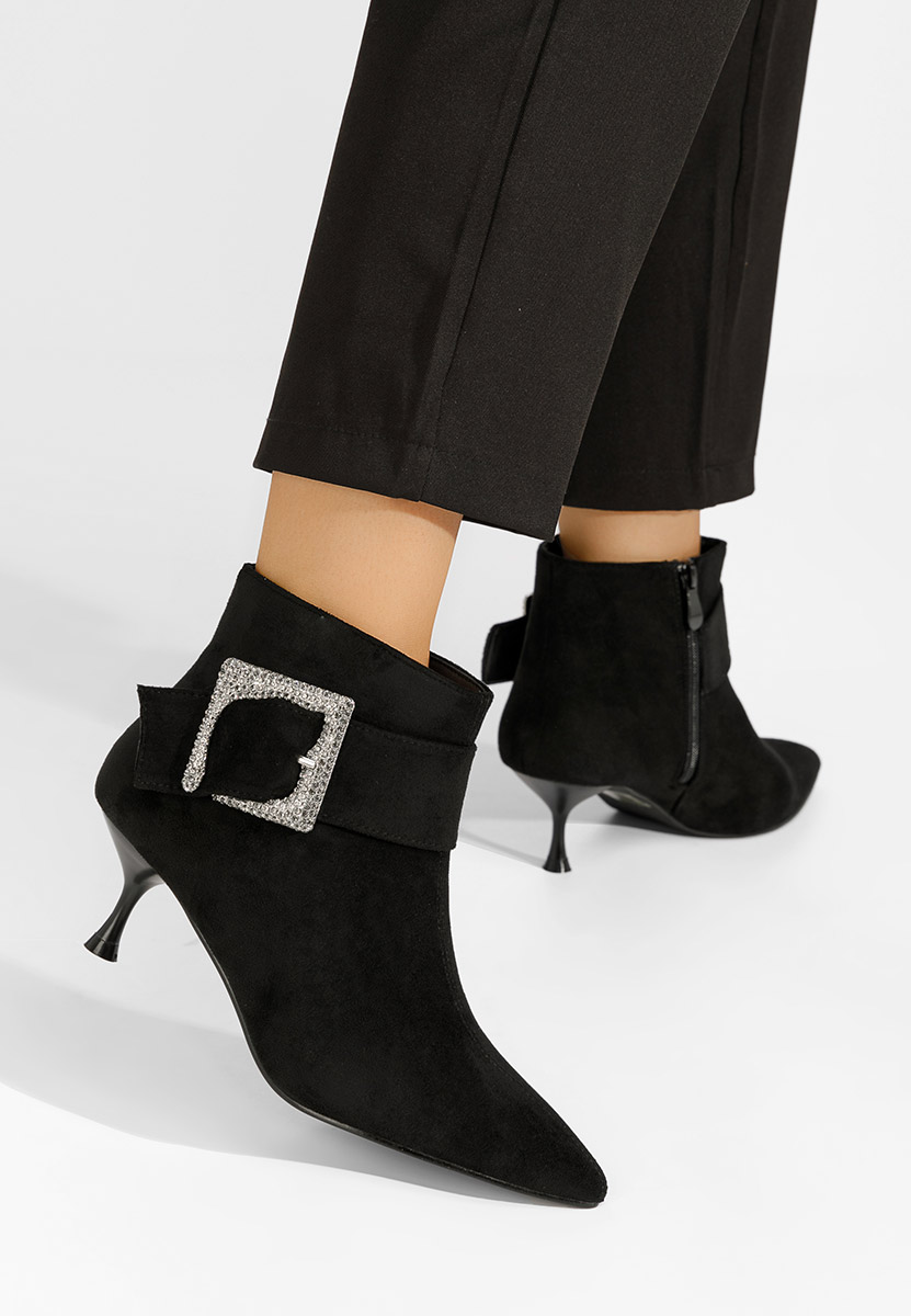 Боти на висок ток Karlene черен