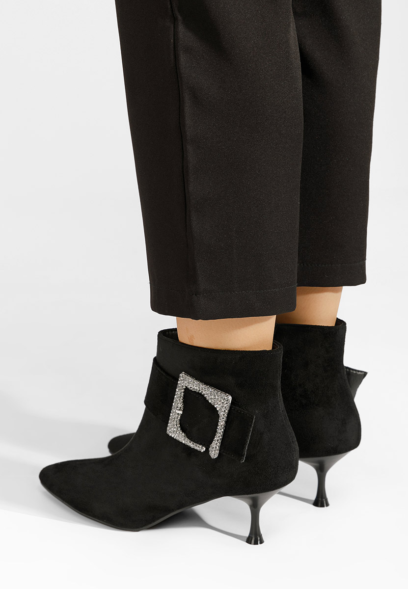 Боти на висок ток Karlene черен