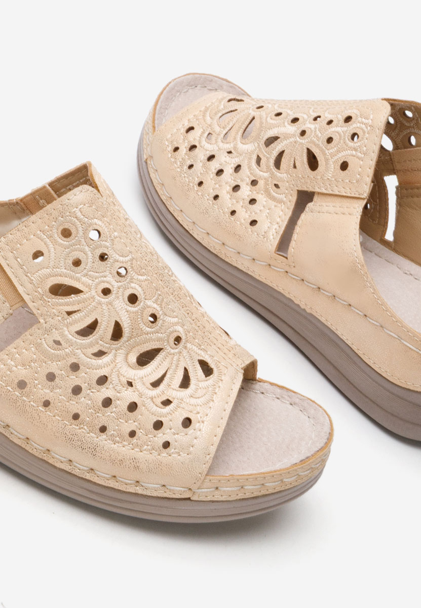 Чехли на платформа Evangelina бежов