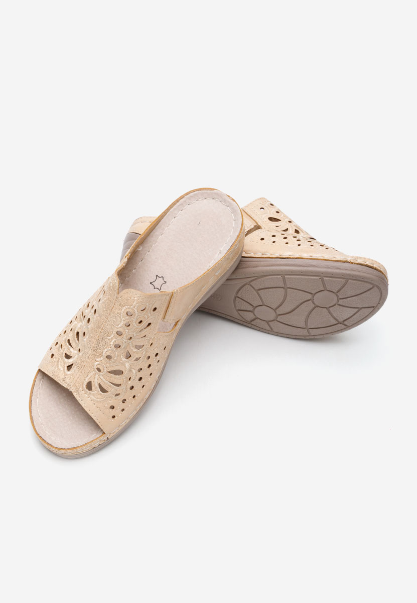 Чехли на платформа Evangelina бежов