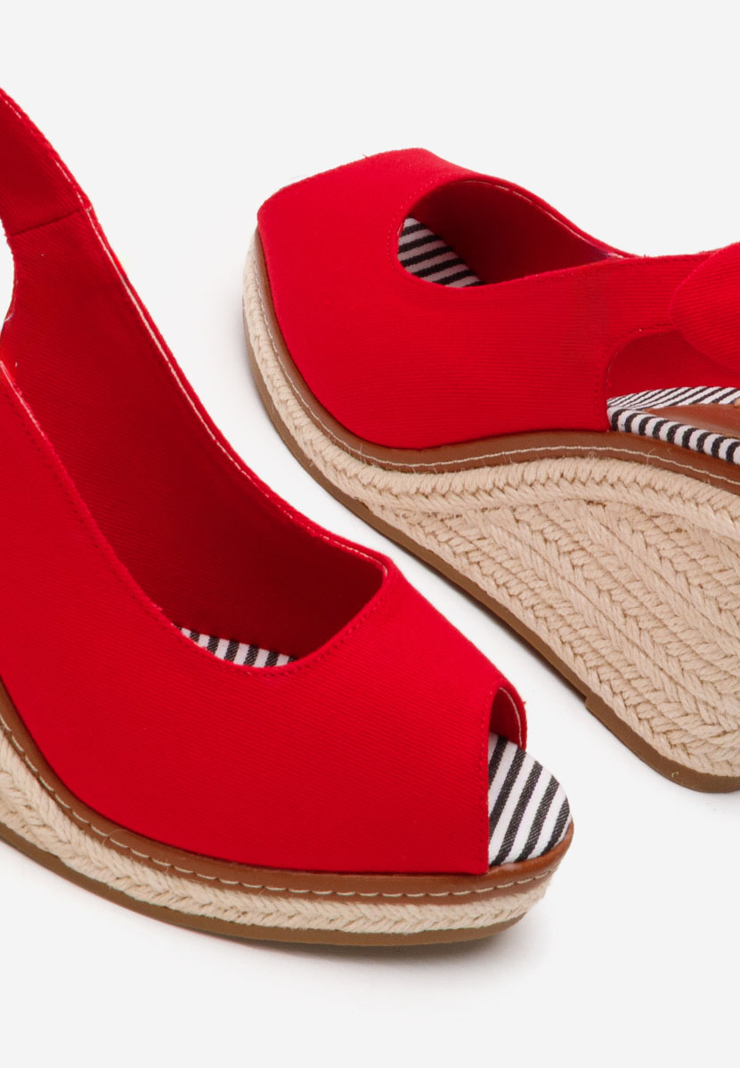 Сандали на платформа Cyerra червен