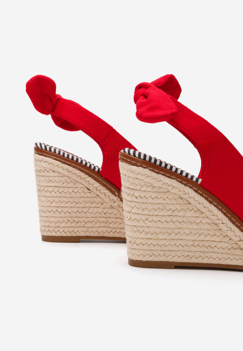 Сандали на платформа Cyerra червен