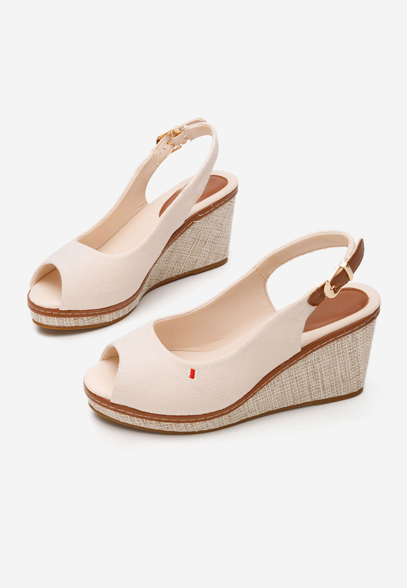 Сандали на платформа Carolla бежов