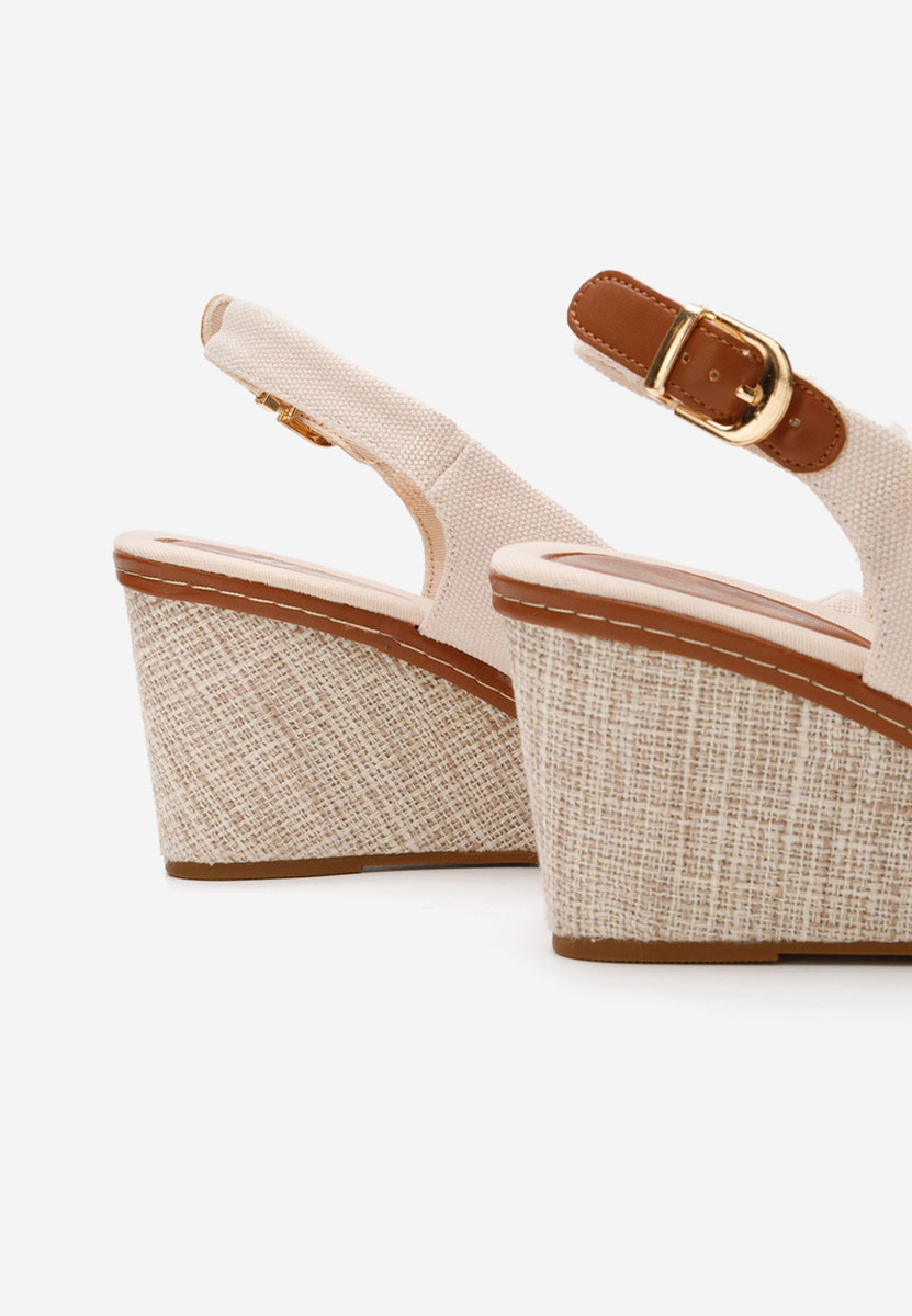 Сандали на платформа Carolla бежов