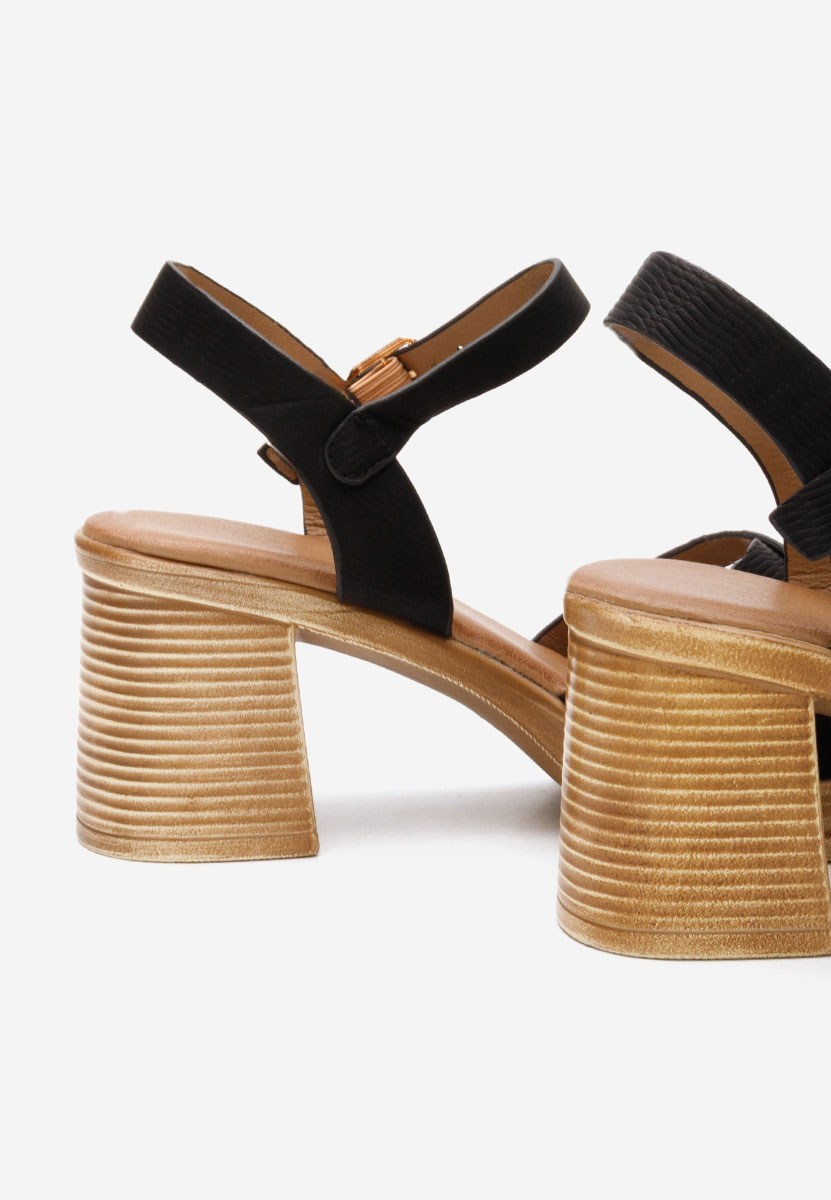 Сандали на ток Melonisa черен