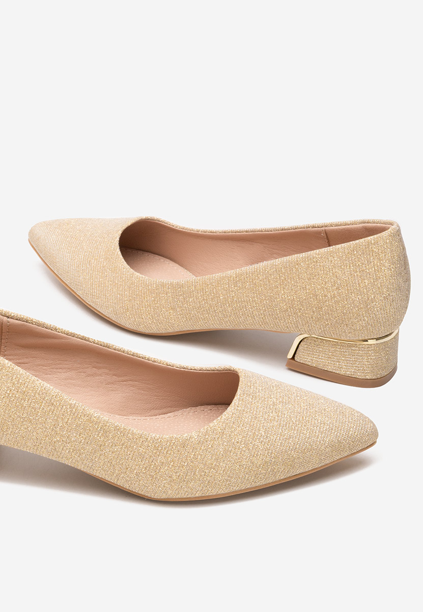 Oбувки с дебел ток Daricela златен