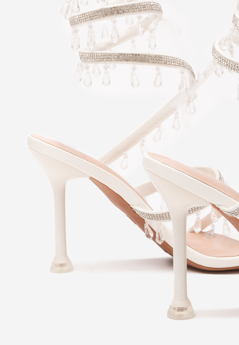 Cандали с тънък ток Calisa бели