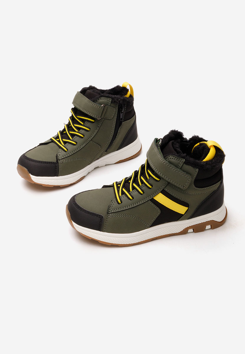 Момчета боти Razzle каки