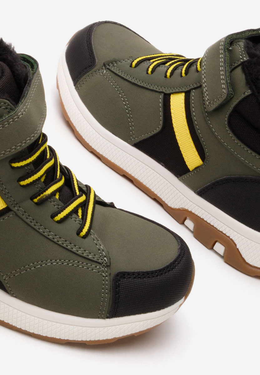 Момчета боти Razzle каки