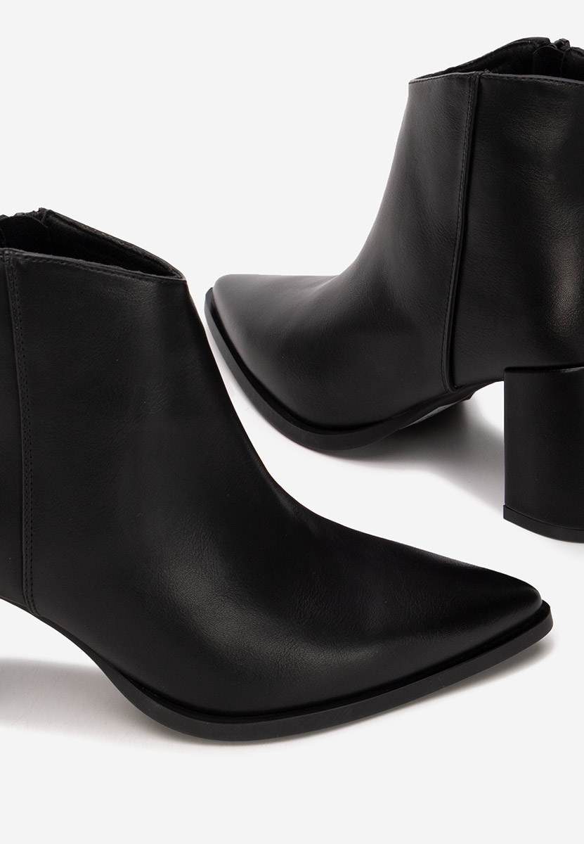 Боти на дебел ток Jamilia черен