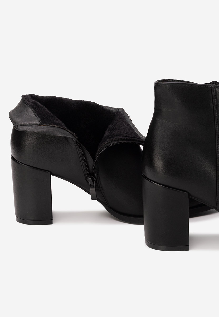 Боти на дебел ток Jamilia черен