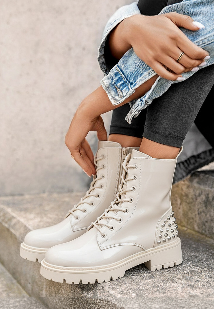 Боти на платформа Erminia бежов