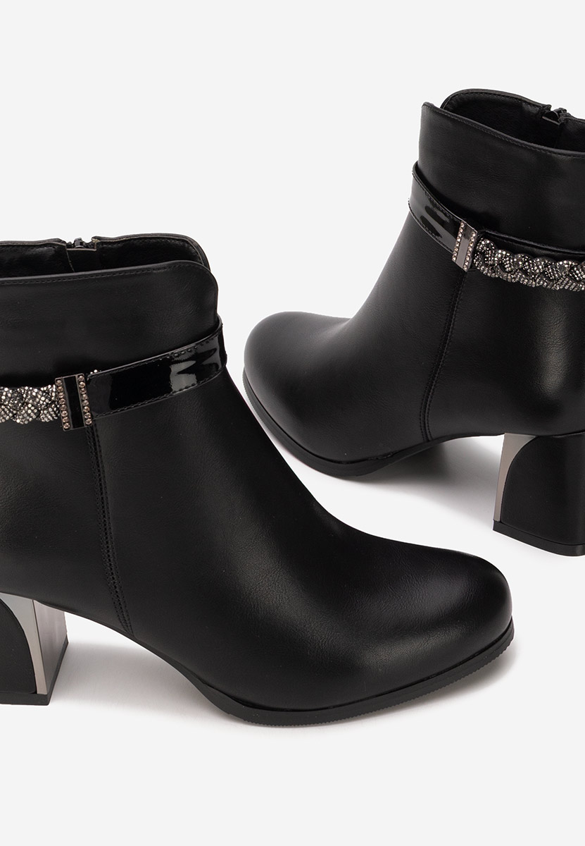 Боти на дебел ток Delivora черен