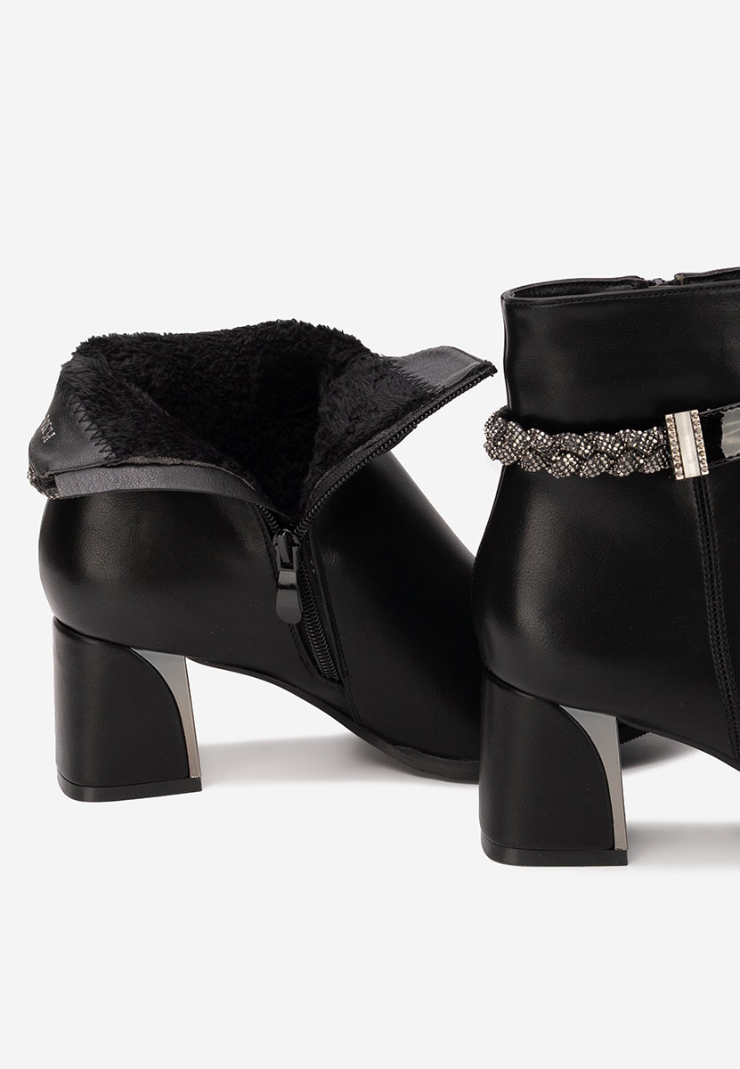 Боти на дебел ток Delivora черен