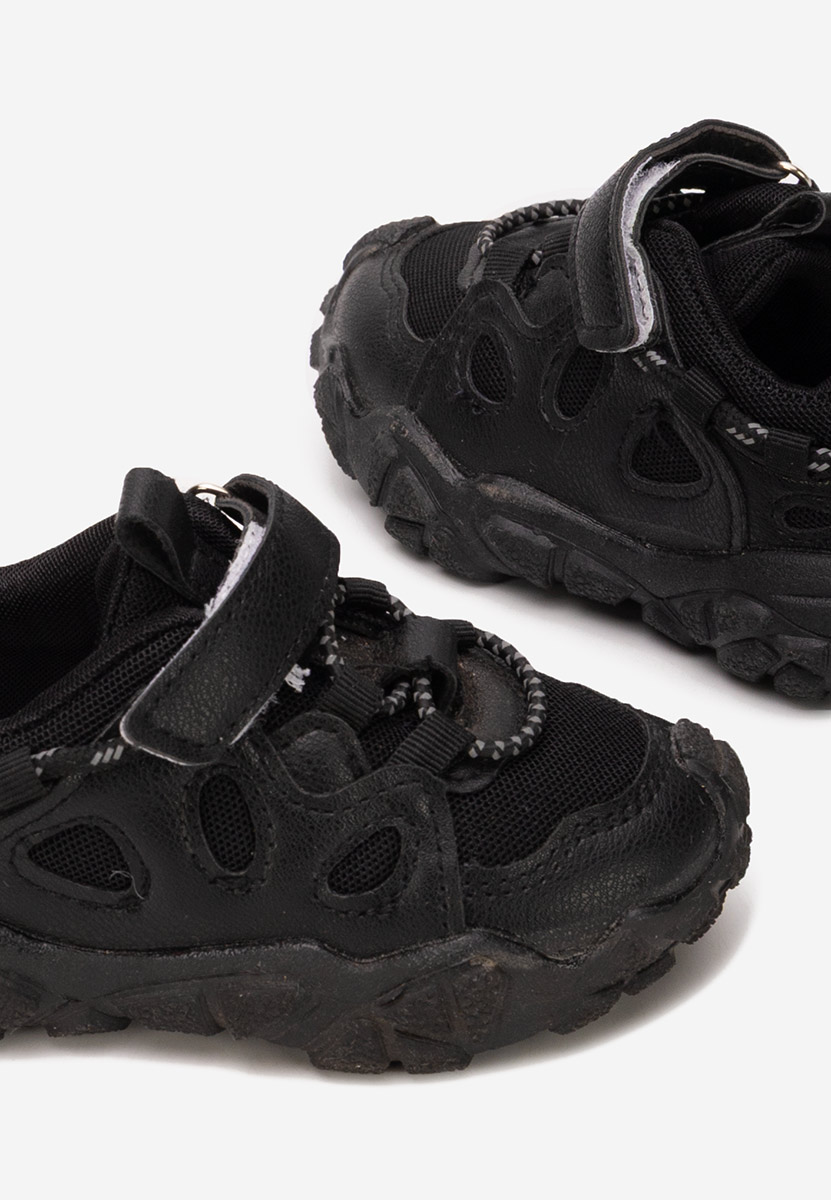 Момчета сникърси Betano черни