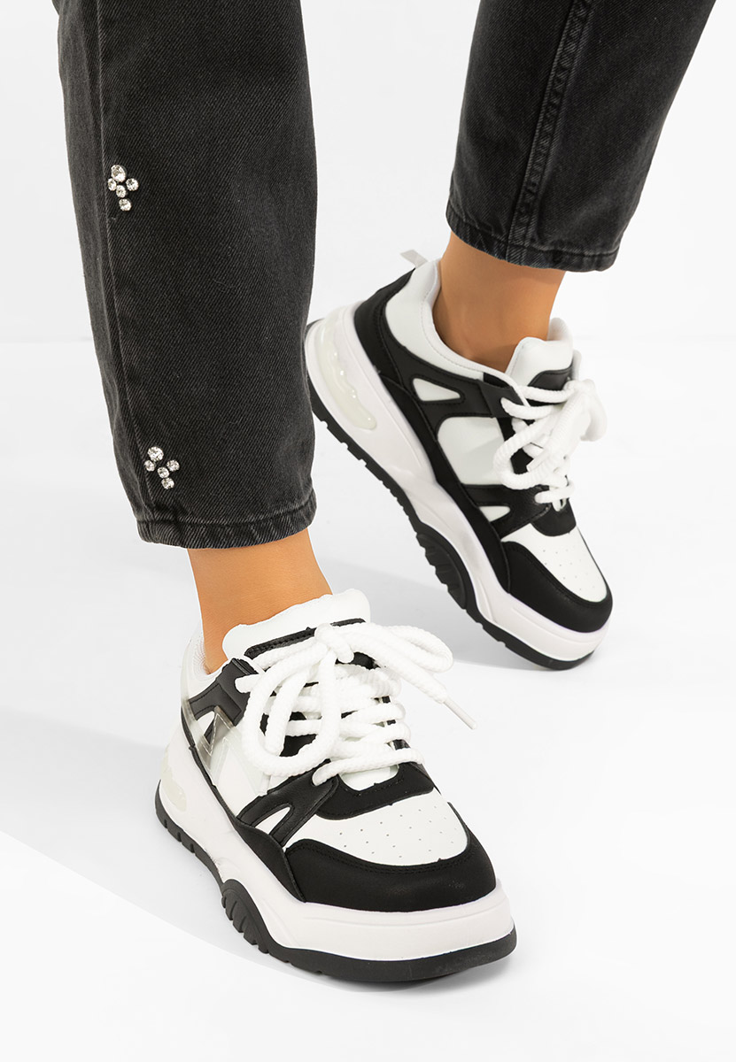 Cникърси на платформа Taniela черни