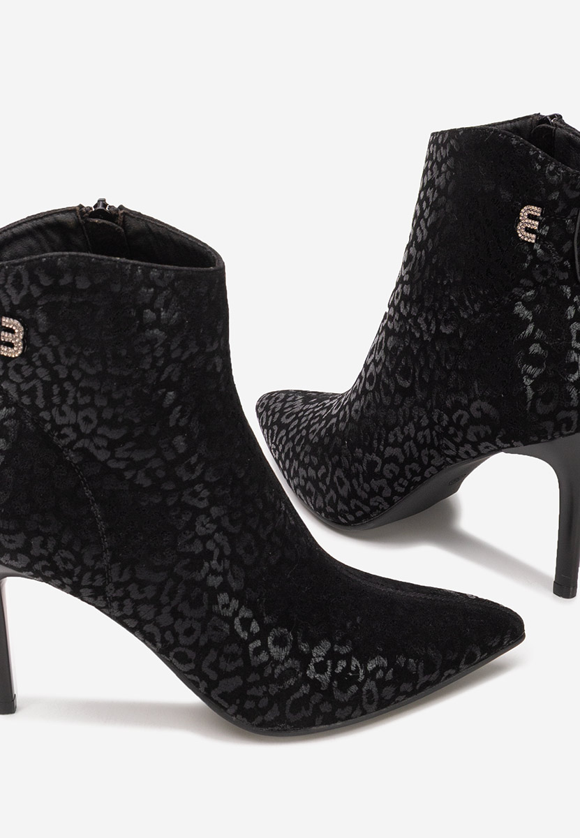 Боти на висок ток Vanessia черен