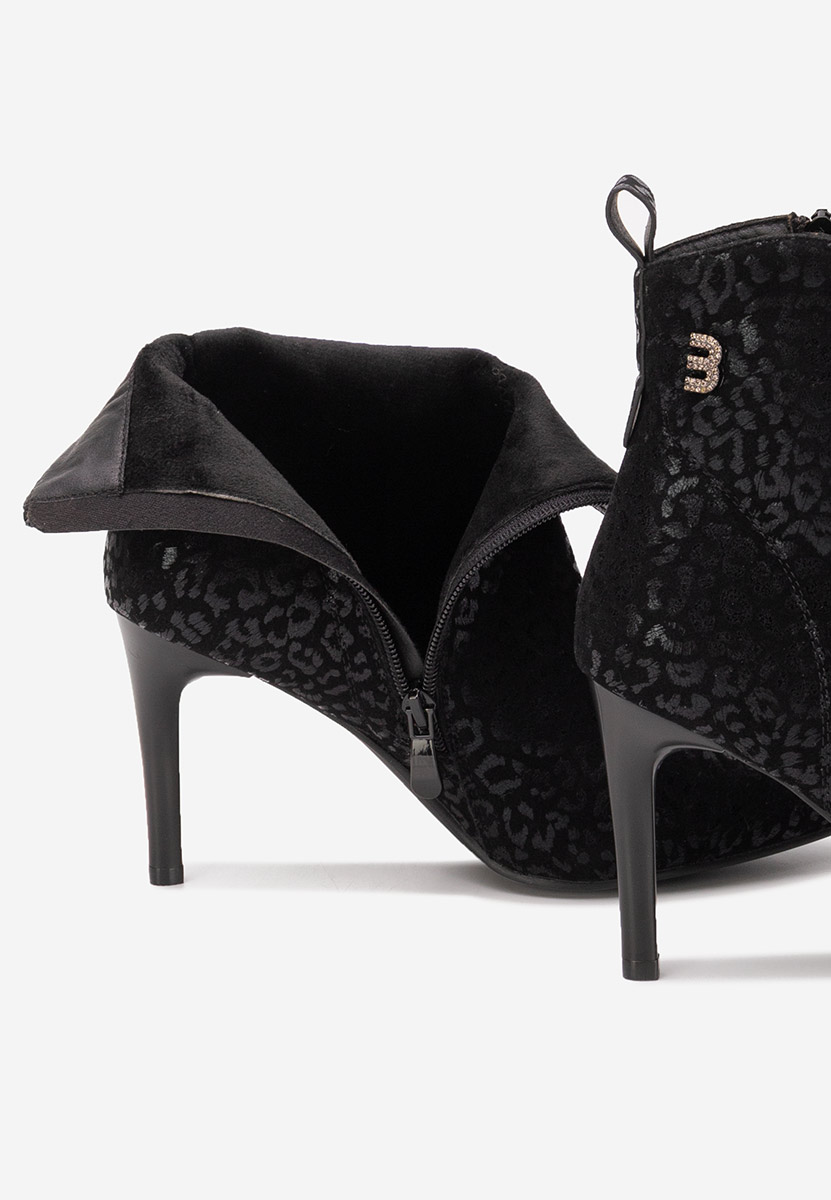 Боти на висок ток Vanessia черен