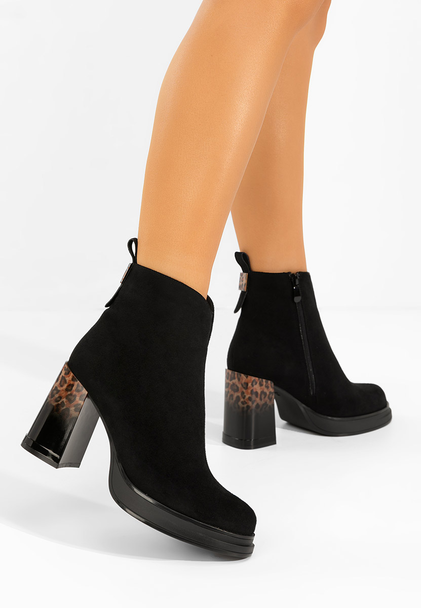 Боти на дебел ток Astonia черен