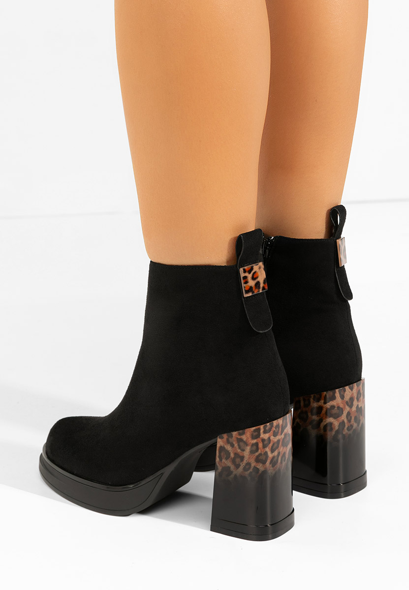 Боти на дебел ток Astonia черен