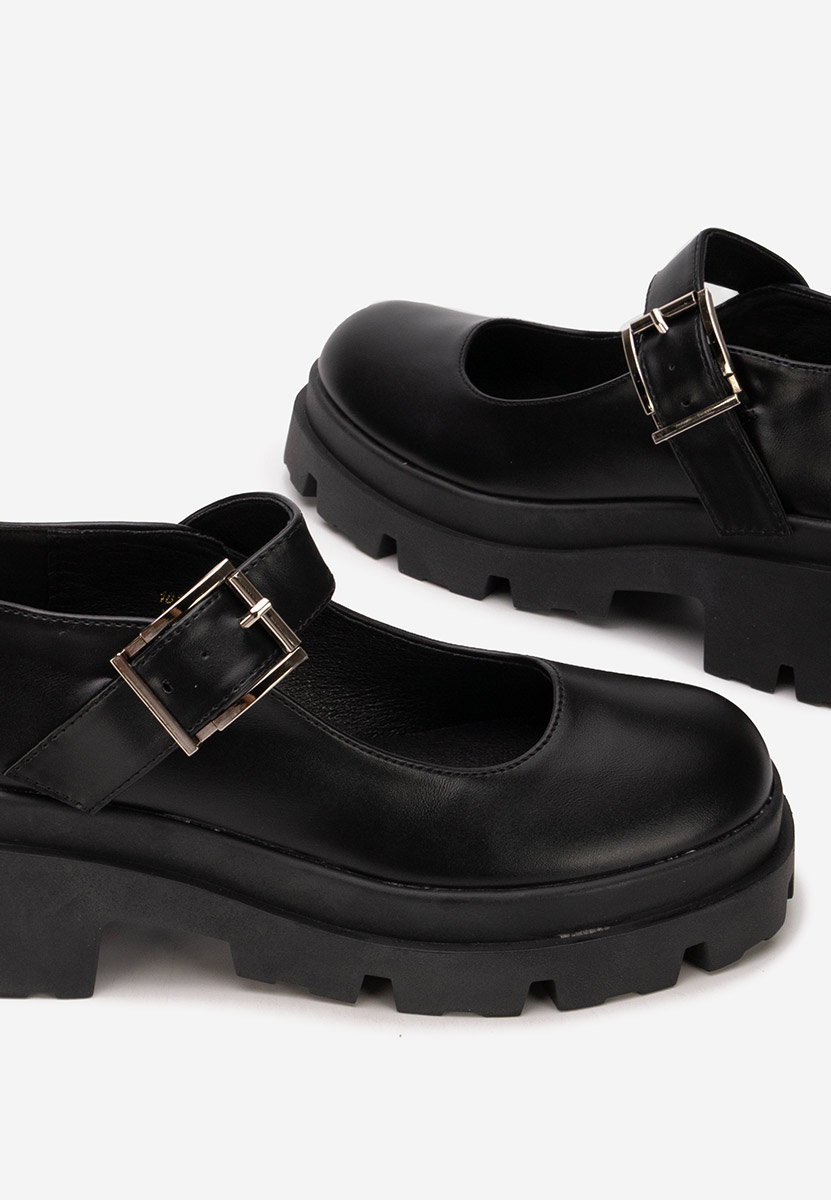 Обувки на платформа Masovia черни