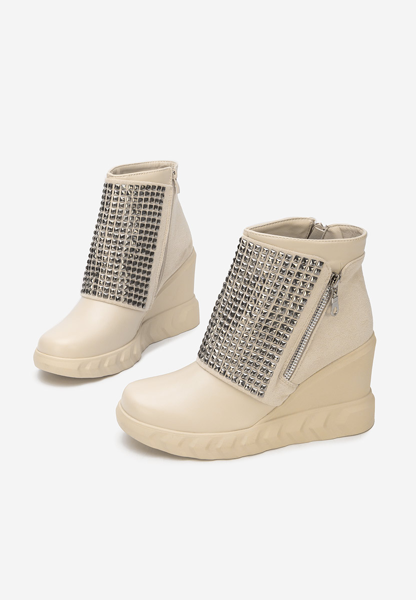 Боти на платформа Ismelora бежов