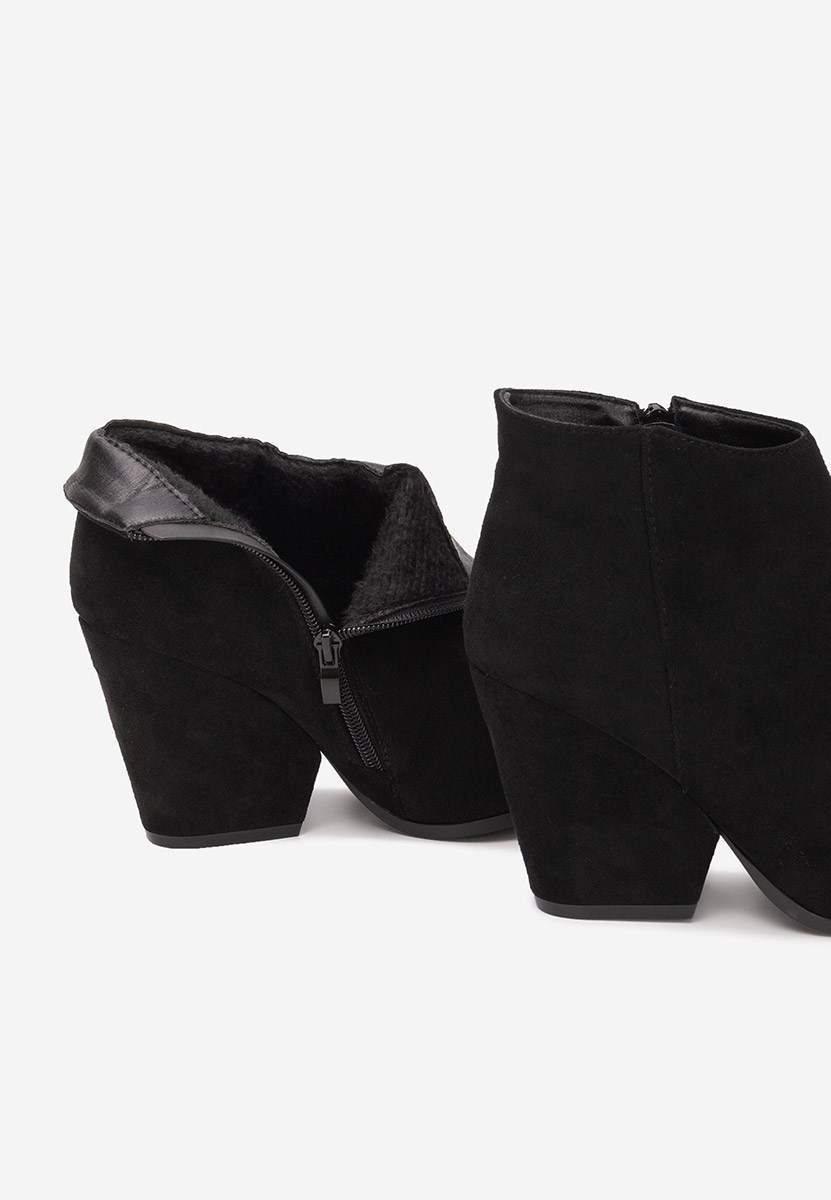 Заострени Versalia черен